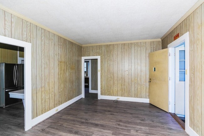 Building Photo - Waiola - 3 bed, 1.5 bath single-family home. 950 sq ft of living space. Freshly painted interior ...