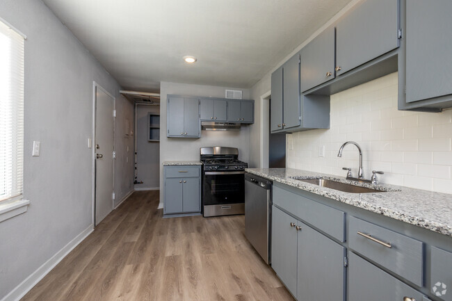 3BR, 1BA - 957SF - Kitchen - Blacklark Apartments