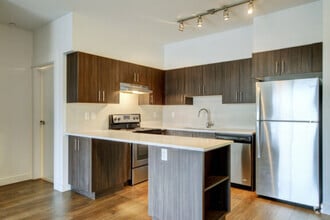 Building Photo - Eagle Creek Village