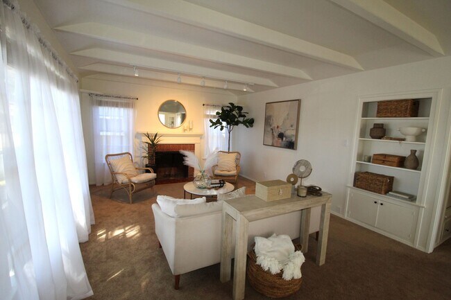 Foto del edificio - Charming Midtown Ventura Home- 3 Bedroom + 1.75 Bath
