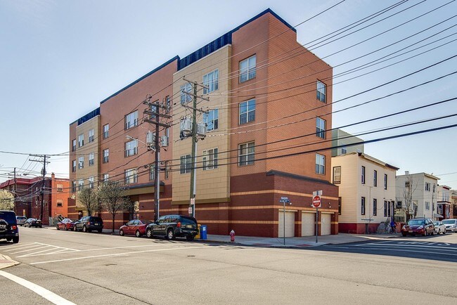 Building Photo - 5005 Palisade Ave