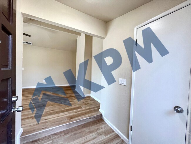 Building Photo - 1519 Silver Creek Cir