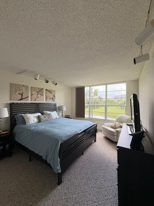 Foto del edificio - 555 Oaks Ln