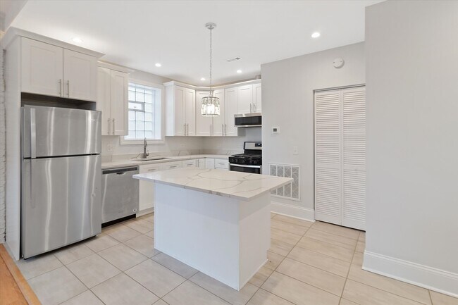 Building Photo - 1729 S Halsted St