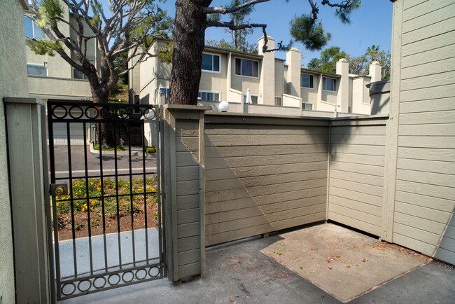 Building Photo - 15766 Midwood Dr