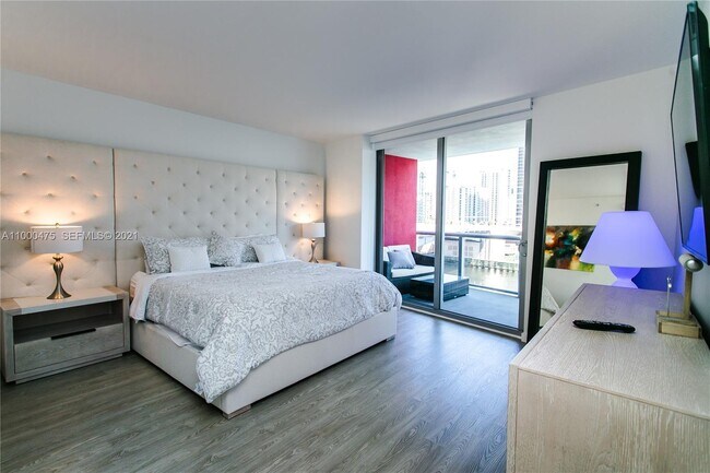 Foto del edificio - 2600 E Hallandale Beach Blvd