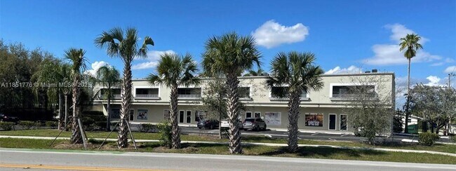 Foto del edificio - 7701-7713 Davie Road Extension Ext