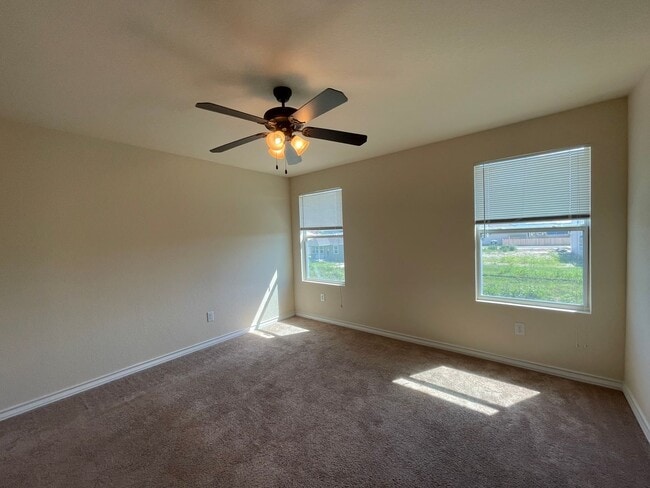 Building Photo - END UNIT Town home for rent
