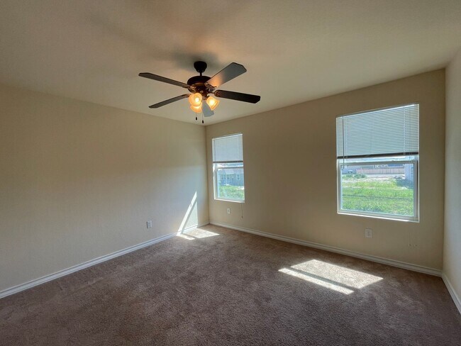 Foto del edificio - END UNIT Town home for rent