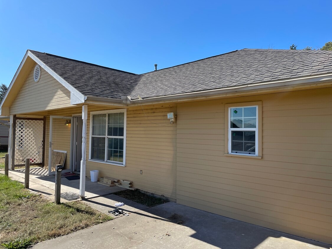 6805 Lakeview Dr, Bonham, TX 75418 House Rental in Bonham, TX