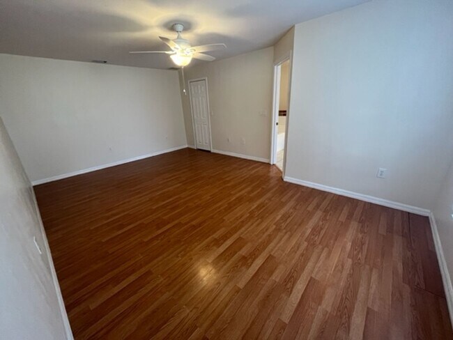 Foto del edificio - 311 Nicholas Pkwy E