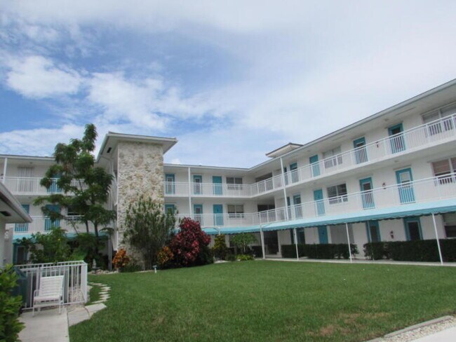 Building Photo - 37 Yacht Club Dr