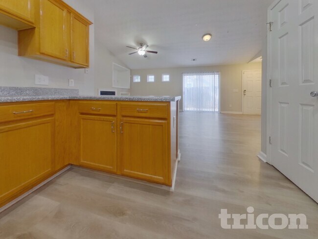 Foto del edificio - 225 Silver Fox Trail