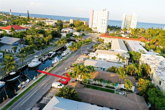 Foto del edificio - 3210 Canal Dr