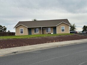 Building Photo - 1345 W Marina Dr