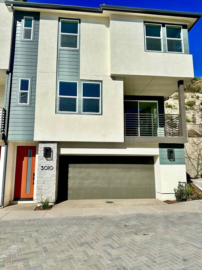 Foto del edificio - Brand New Townhome Overlooking Mission Valley
