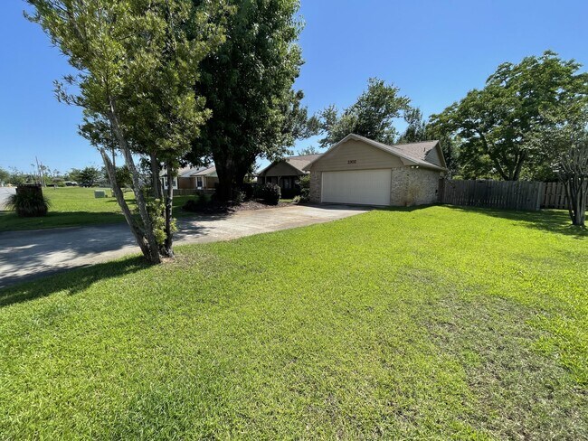 Foto del edificio - 2302 Pentland Rd