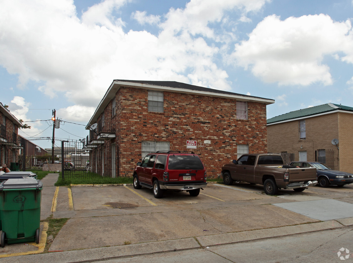 Primary Photo - 1120-1124 Crape Myrtle Dr