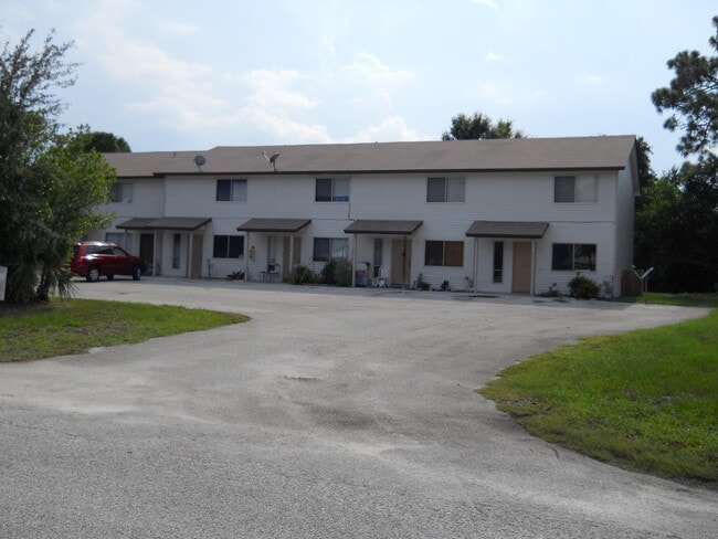 Building Photo - 3513 Tree Ridge Ln NE
