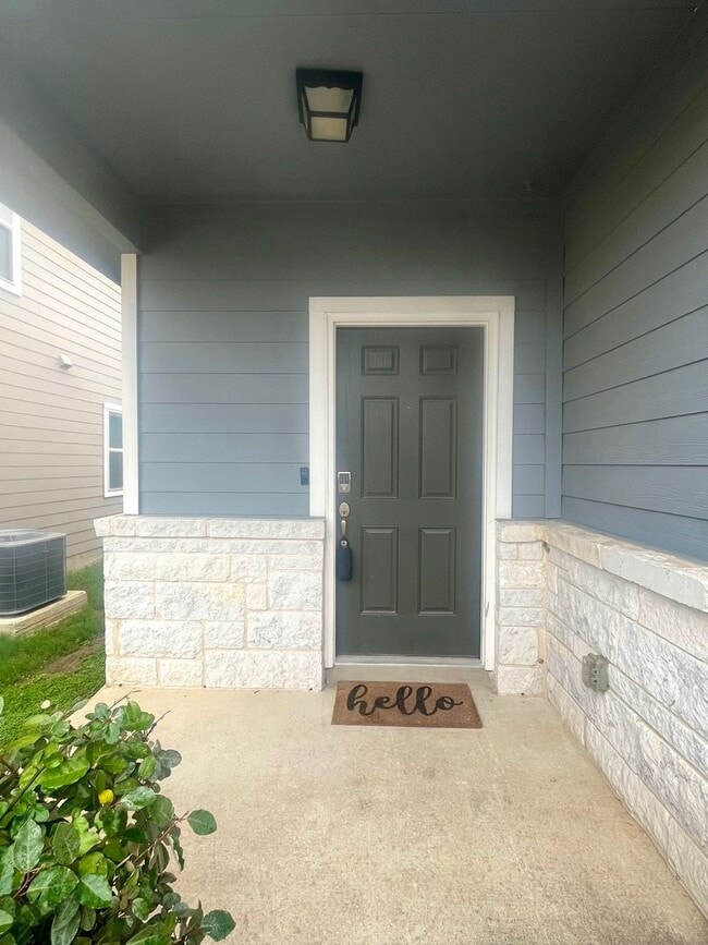 Photo - Charming 3/2 conveniently located to Lackland, Toyota, Palo Alto & Texas A&M San Antonio! House