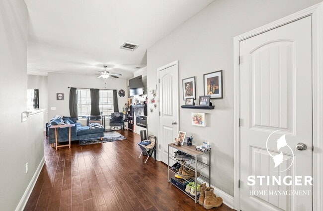 Building Photo - 332 Dante Cir