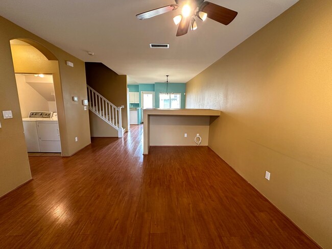 Foto del edificio - Split Level Townhome in Ocean Pointe