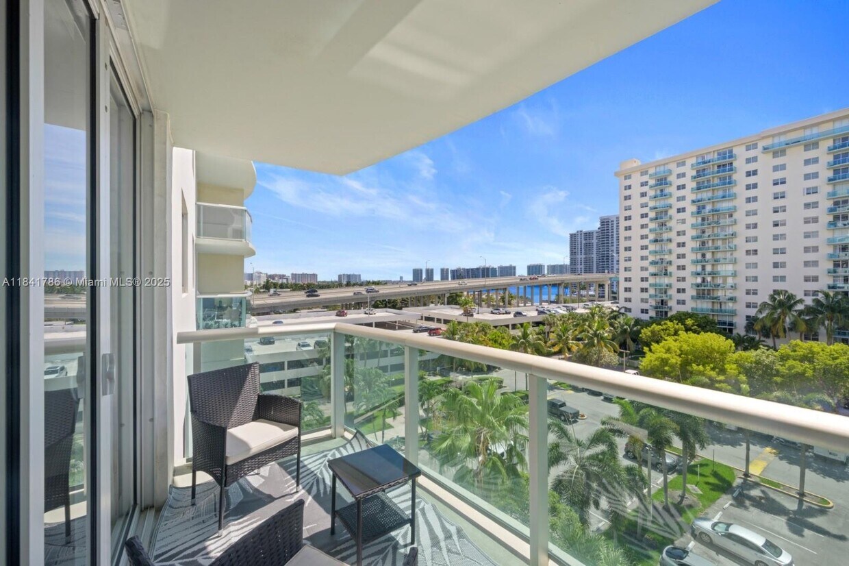 Primary Photo - 19380 Collins Ave