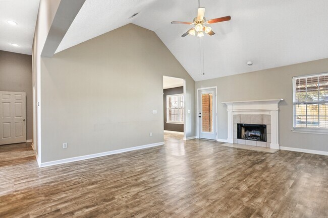 Foto del edificio - 204 Birch Dr