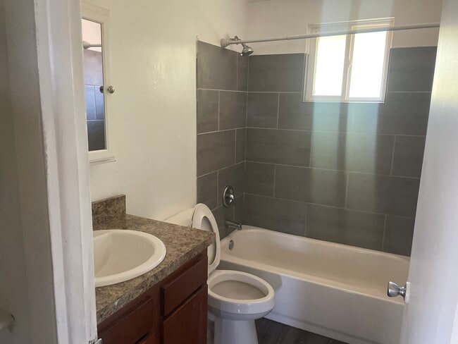 Building Photo - 291 S Napoleon Ave