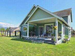 Building Photo - 810 Sisters Ct