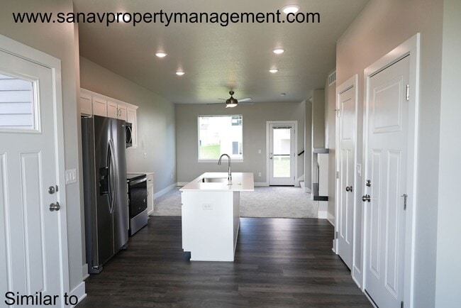 Building Photo - Bright 3-Bed / 2.5-Bath Home in Norwalk (1...