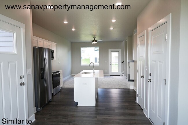 Foto del edificio - Bright 3-Bed / 2.5-Bath Home in Norwalk (1...