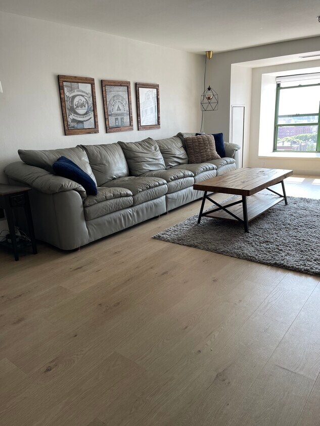 Foto principal - 270 E Highland Ave