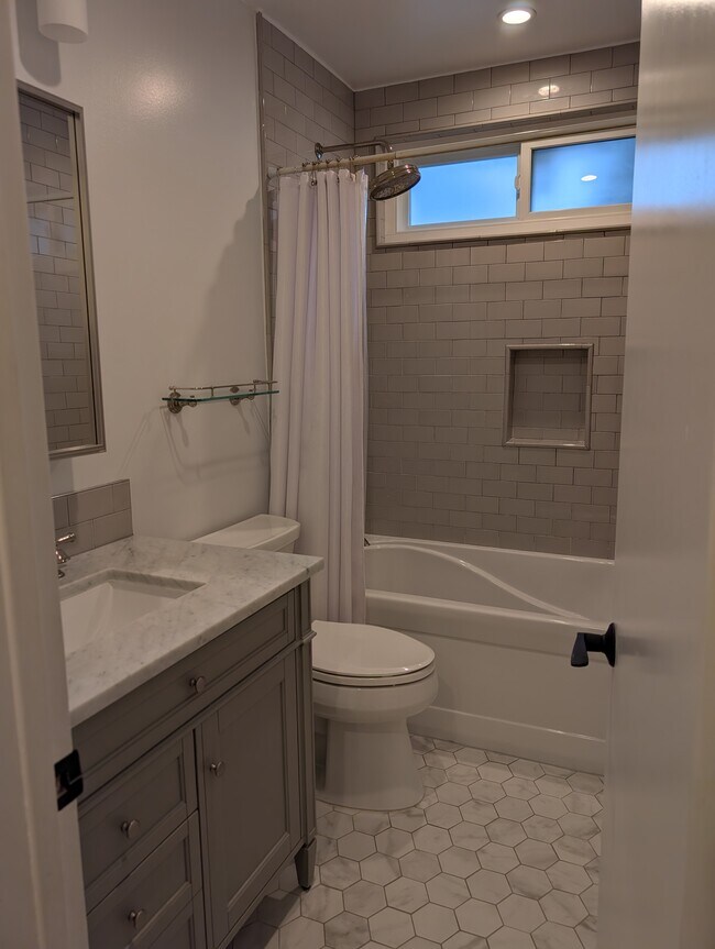 Baño completo - 3617 Wesley St