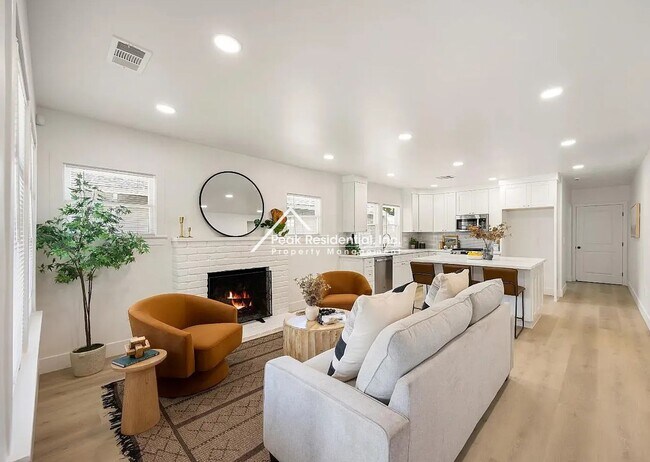 Building Photo - Updated 3bd/2ba Sacramento Home