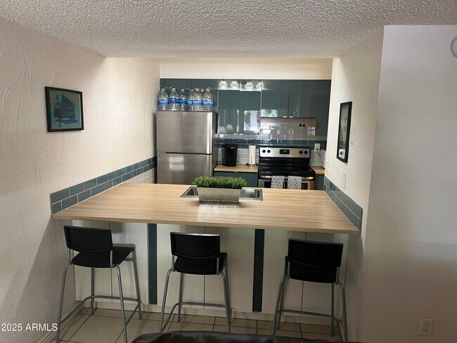 Foto del edificio - 3313 N 68th St