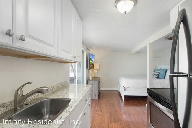 Building Photo - Studio, 1 bath House - 227 Carnation Avenu...