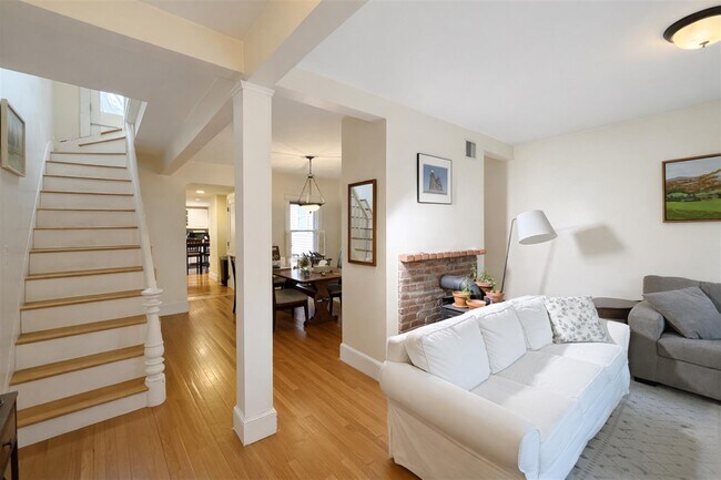 Building Photo - 24 Watson St