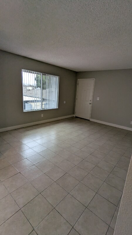 Foto del edificio - 815 N Peach Ave