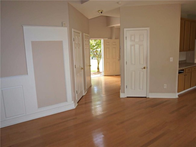 Foto del edificio - 1625 Hill Crossing Ct