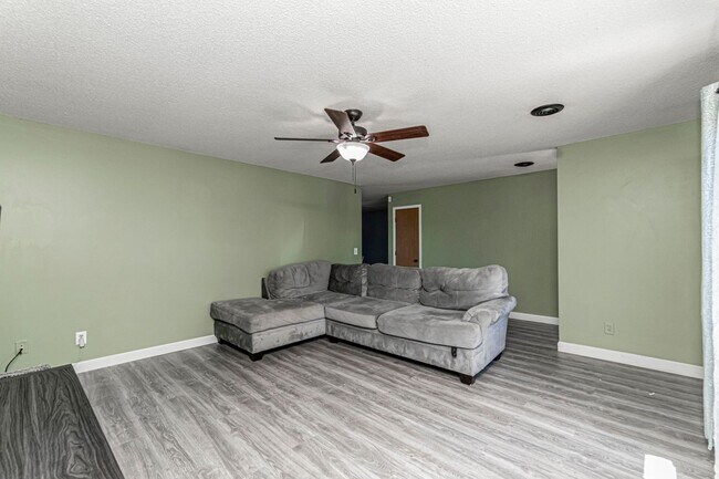 Building Photo - Single Family Home