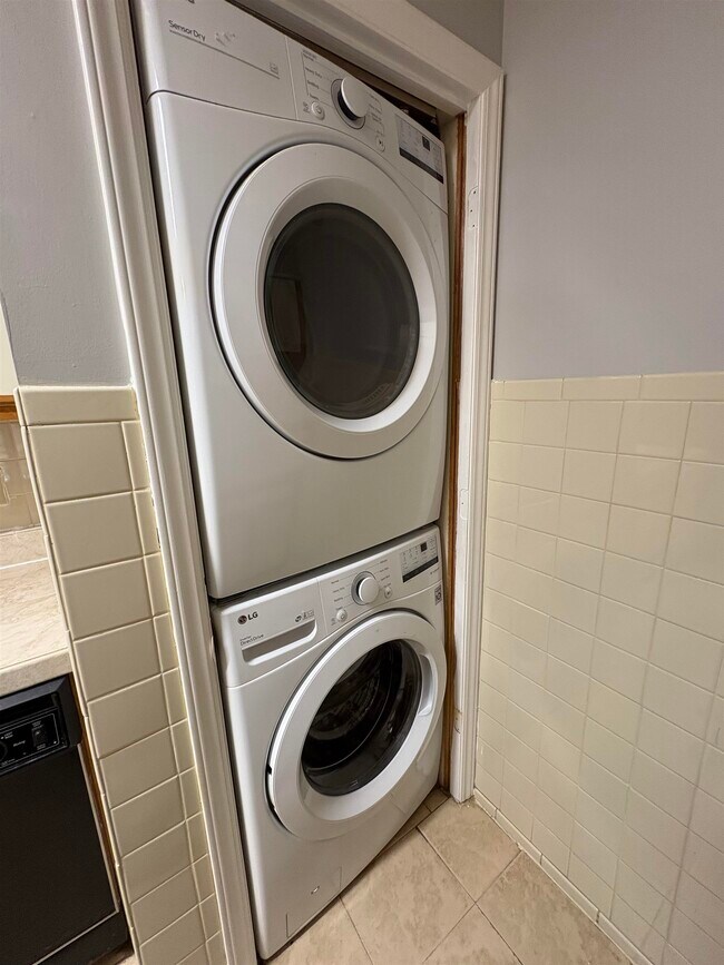 Foto del edificio - 922 Fairwood Lakes Dr