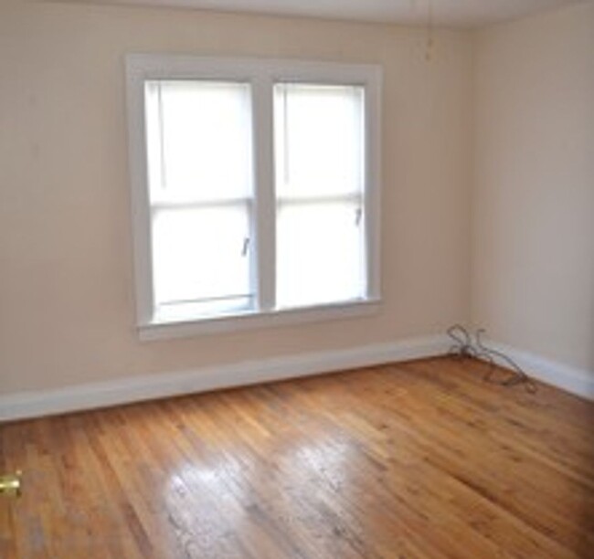 Building Photo - 427 E Tompkins