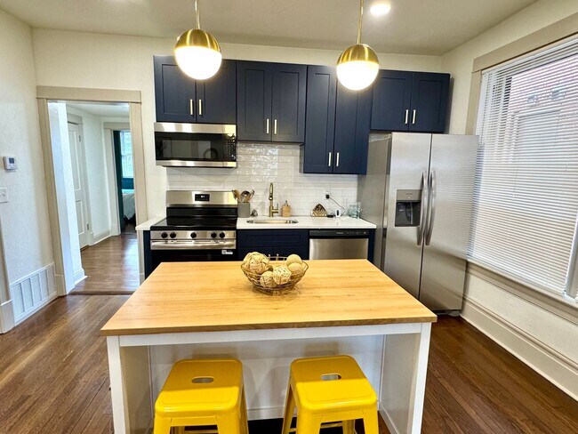 Foto del edificio - 4172 Russell Blvd