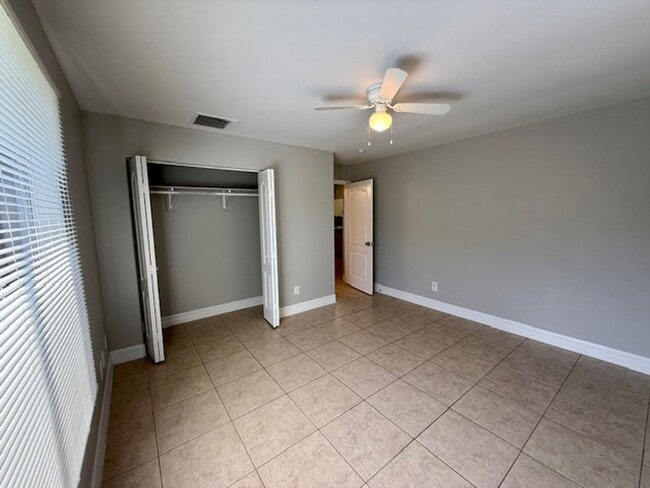 Foto del edificio - Prime Cape Coral Location — Spacious 2 Bed...