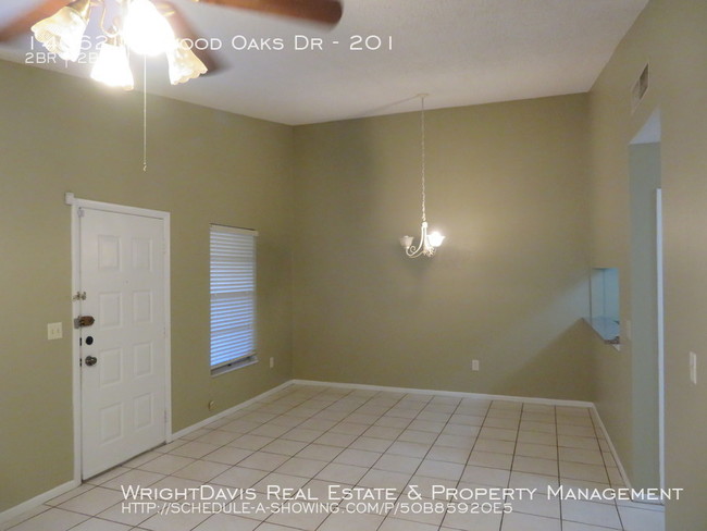 Building Photo - Adorable 2/2 Condo in North Oaks!