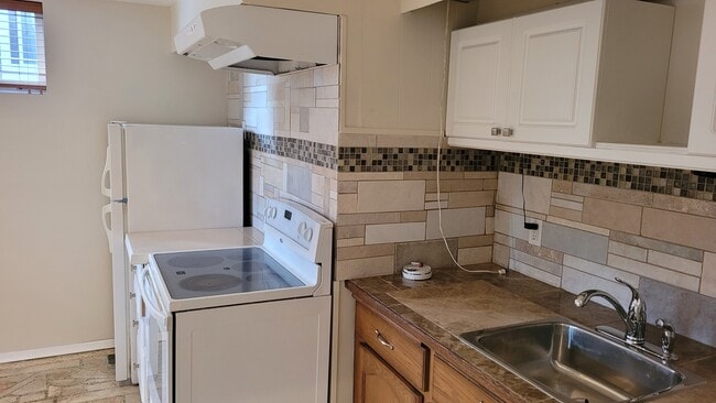 Kitchen detail - 742 Mohawk Rd E
