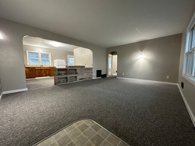 Building Photo - 2 bed, 1 bath home for rent in Hudson