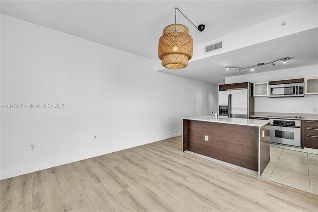 Foto del edificio - 1900 N Bayshore Dr