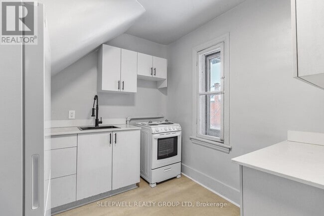 Building Photo - 275 Bronson Ave